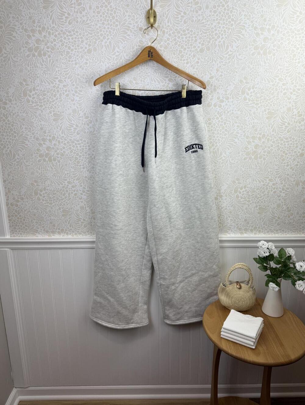 Edikted Navy and Gray Contrast Logo Embroidered Sweatpants - Size - Large - Picture 3 of 8